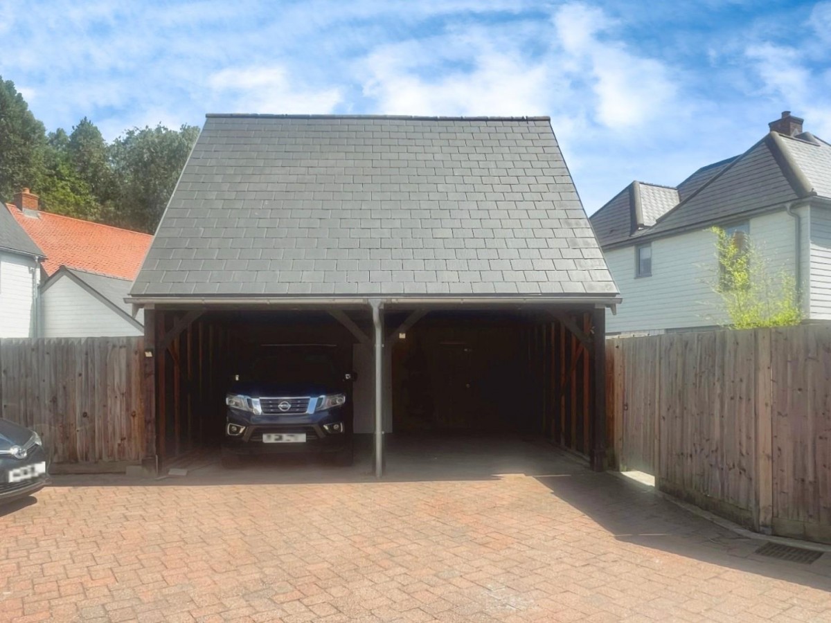 Grasshopper Drive, Kennington