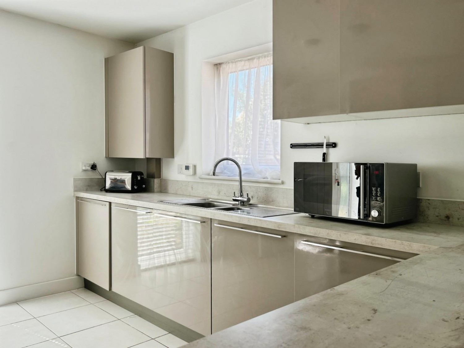 Grasshopper Drive, Kennington