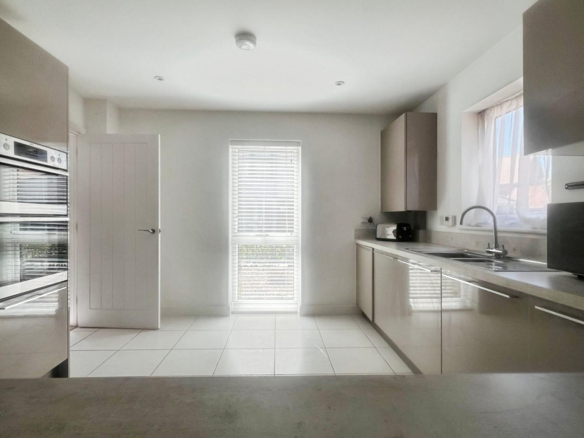 Grasshopper Drive, Kennington