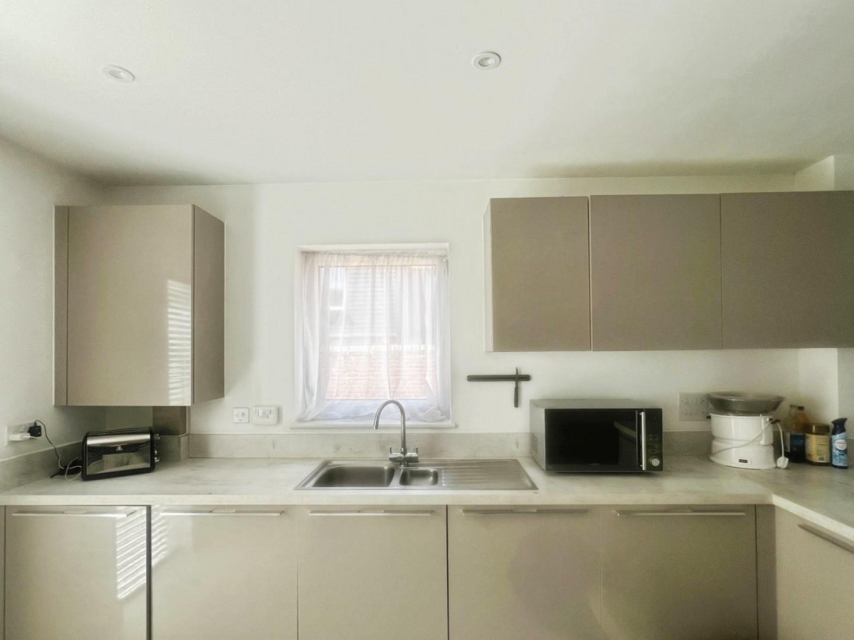 Grasshopper Drive, Kennington