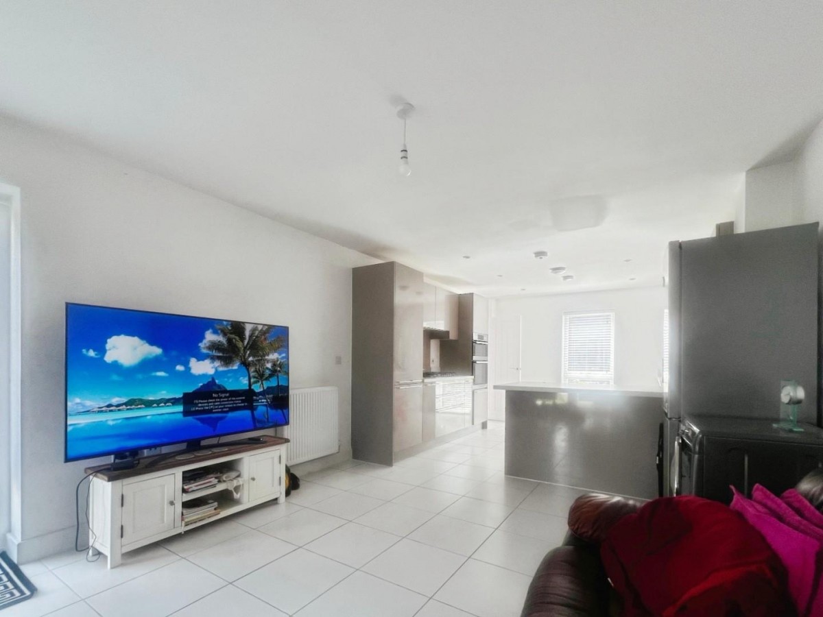 Grasshopper Drive, Kennington