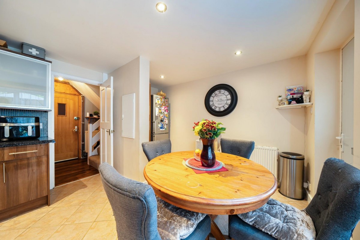 Holstein Way, Erith, DA18 4DJ