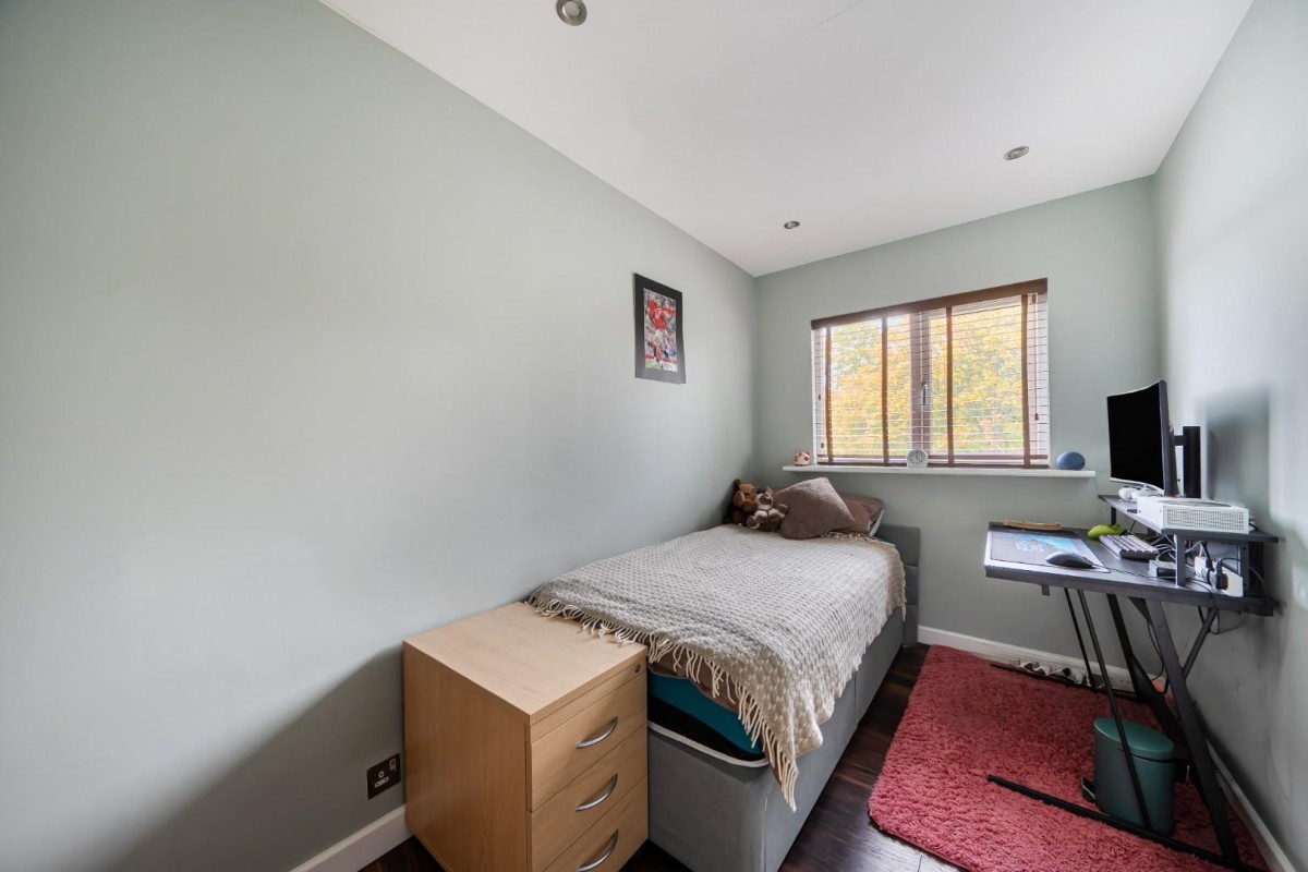 Holstein Way, Erith, DA18 4DJ