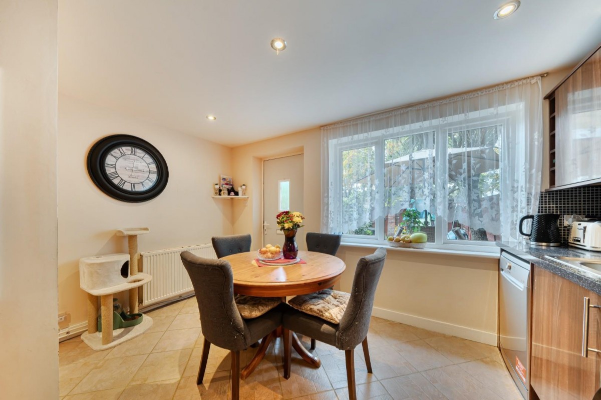 Holstein Way, Erith, DA18 4DJ