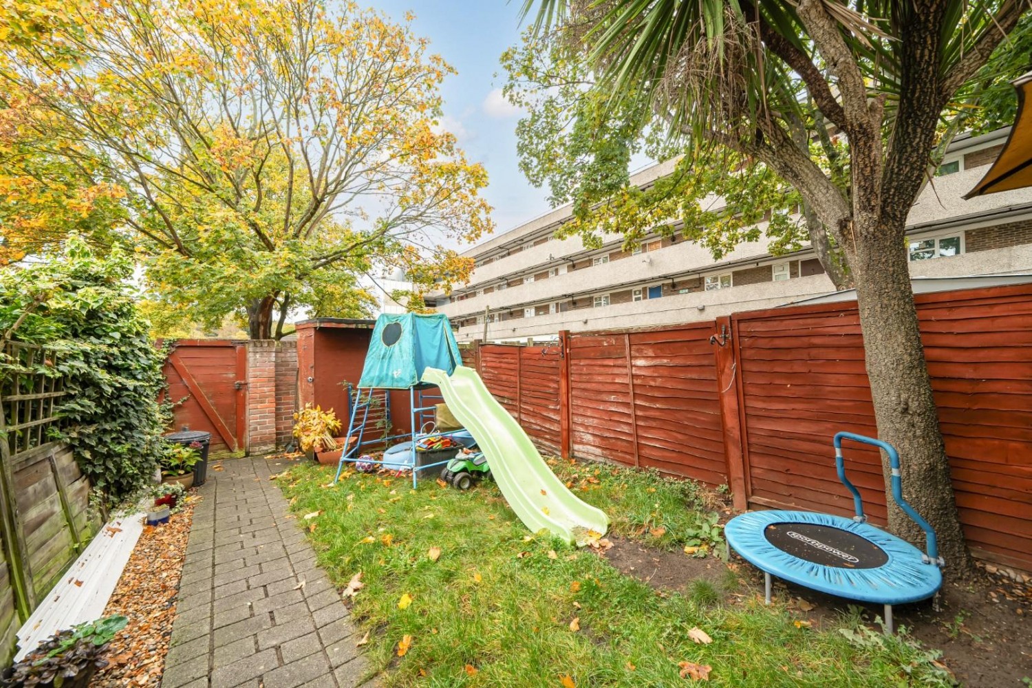 Holstein Way, Erith, DA18 4DJ