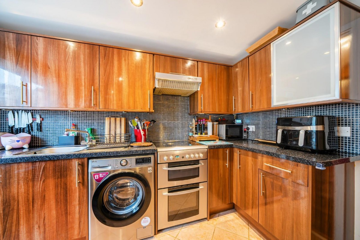 Holstein Way, Erith, DA18 4DJ