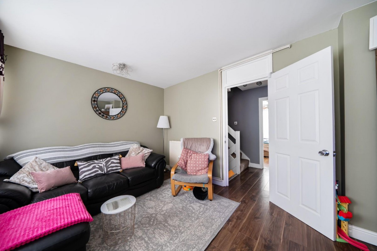 Holstein Way, Erith, DA18 4DJ