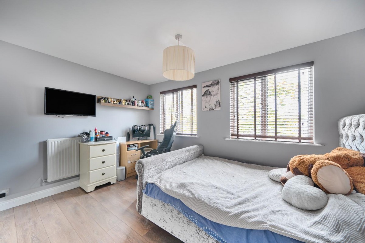 Holstein Way, Erith, DA18 4DJ