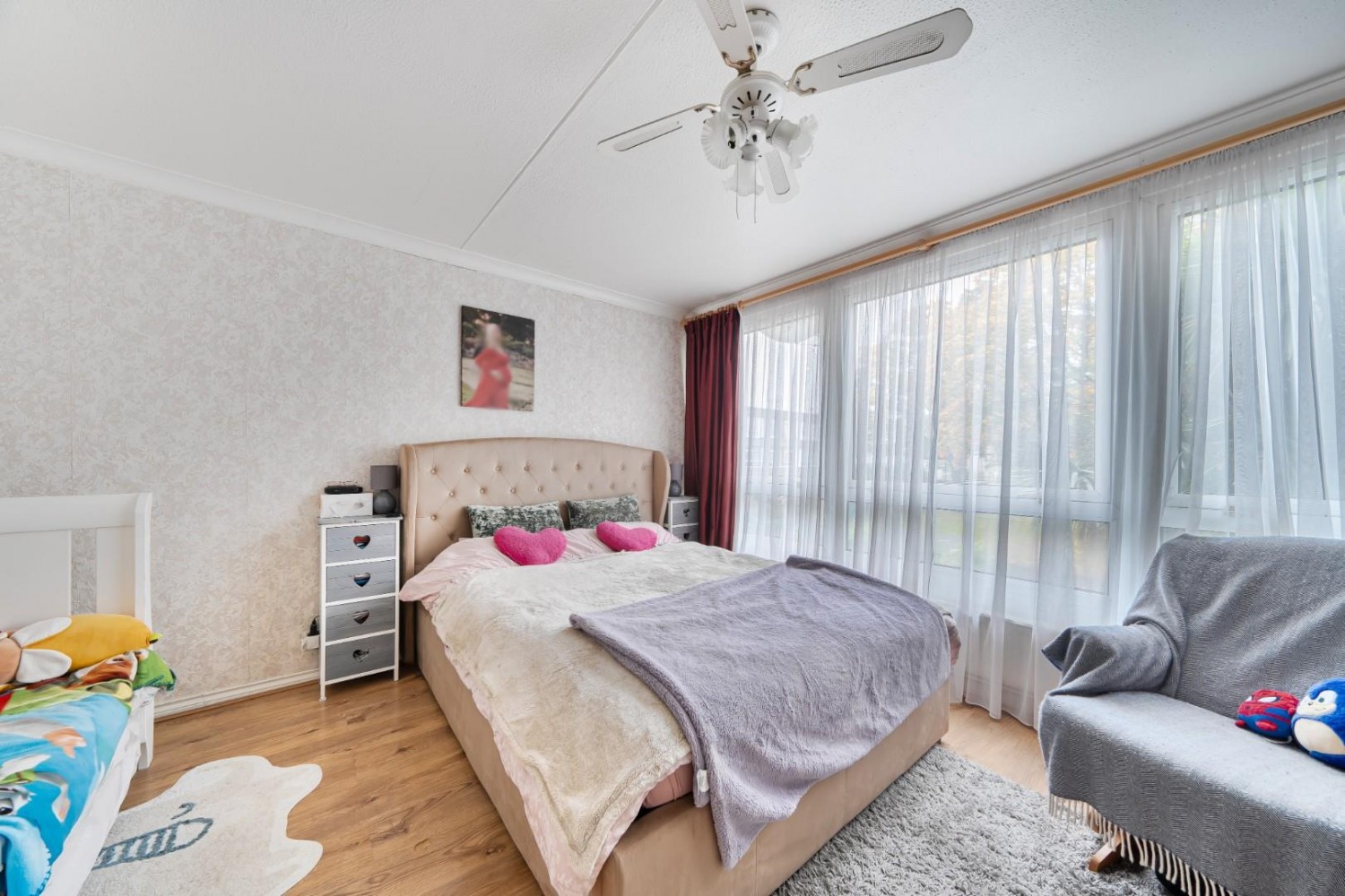 Holstein Way, Erith, DA18 4DJ