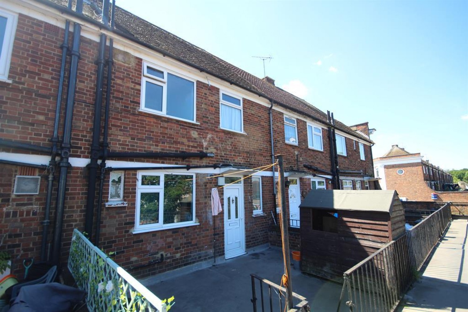 Kingshill Avenue, Hayes, Middlesex, UB4 8BY