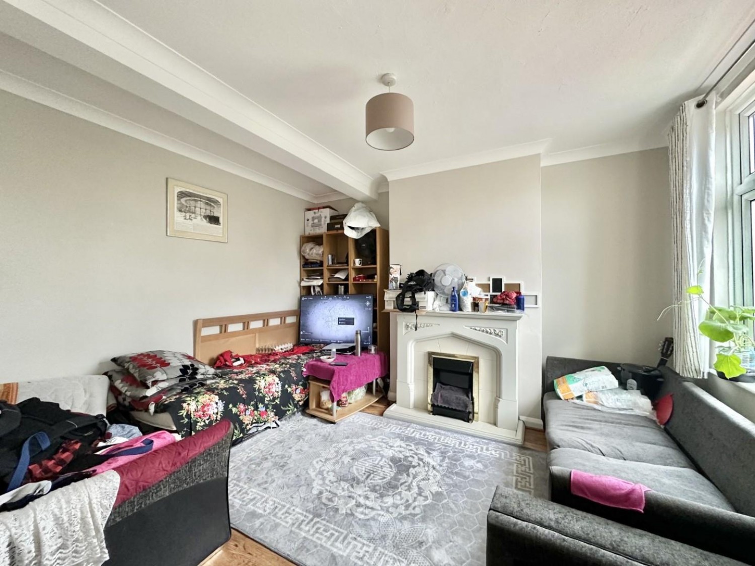 Kingshill Avenue, Hayes, Middlesex, UB4 8BY