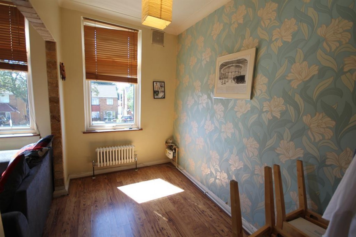 Kingshill Avenue, Hayes, Middlesex, UB4 8BY