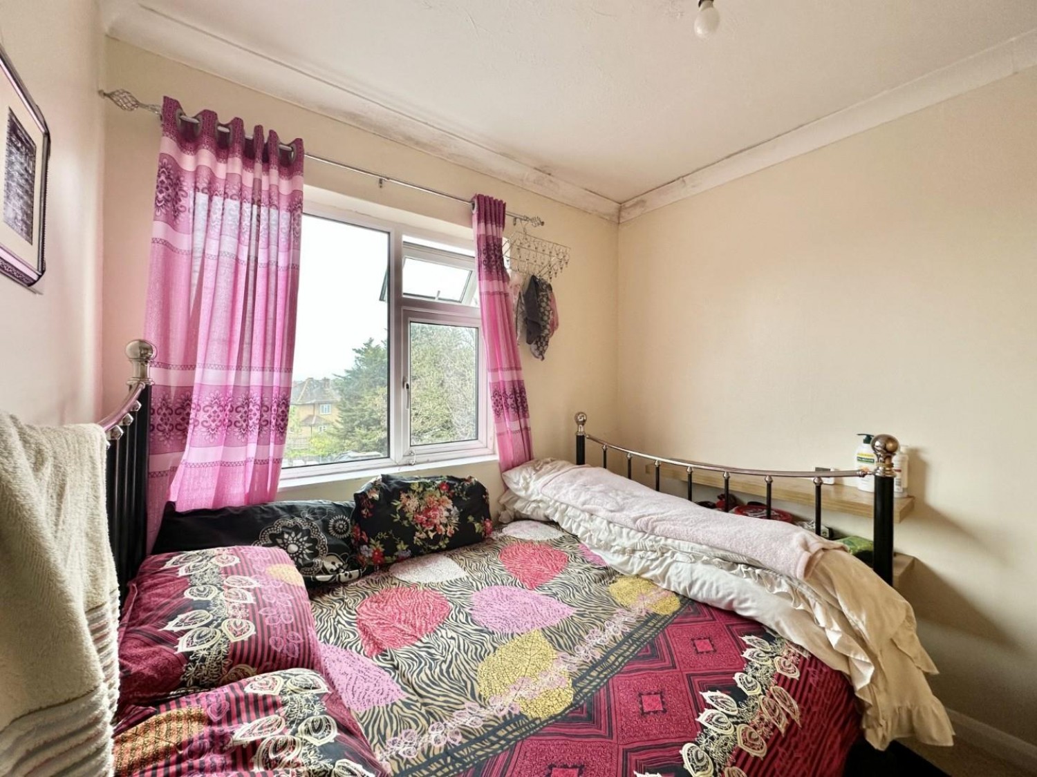 Kingshill Avenue, Hayes, Middlesex, UB4 8BY