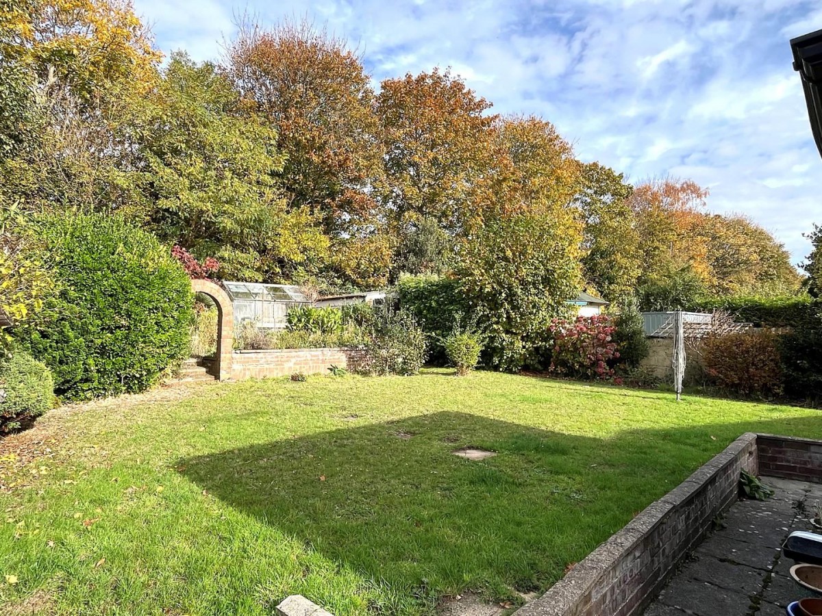 Tennyson Walk, Northfleet, Gravesend, DA11