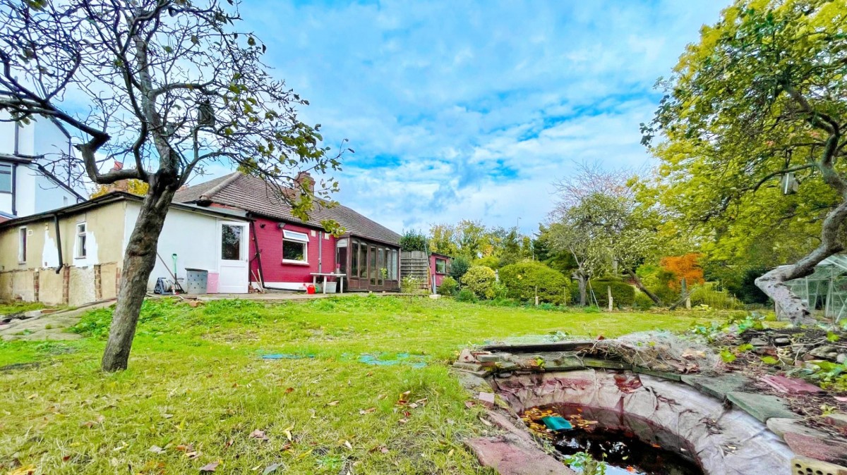 Burlington Gardens, Chadwell Heath, RM6