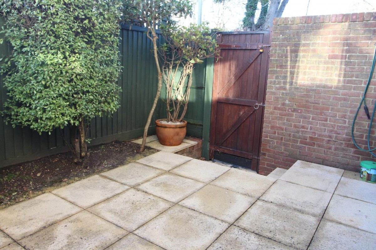 Lake Corner, New Milton, Hampshire, BH25 5GS