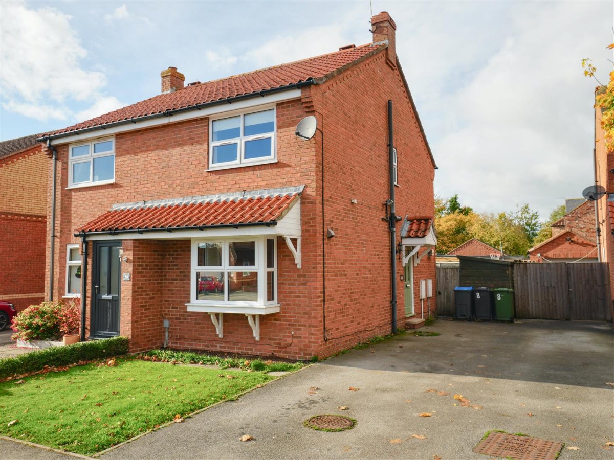 Chase Garth Road, Easingwold, York, YO61 3GG