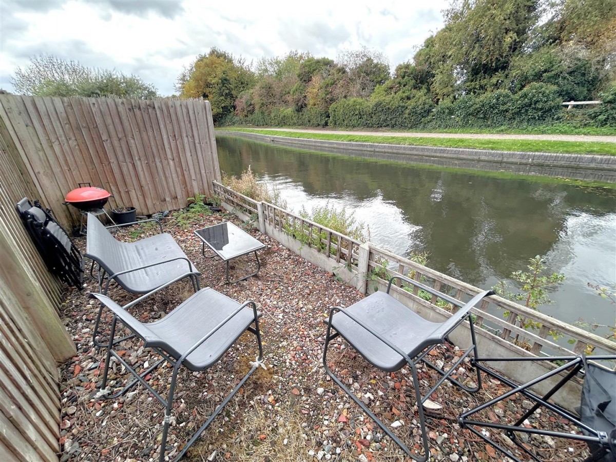 Brierley Hill Road, Brierley Hill