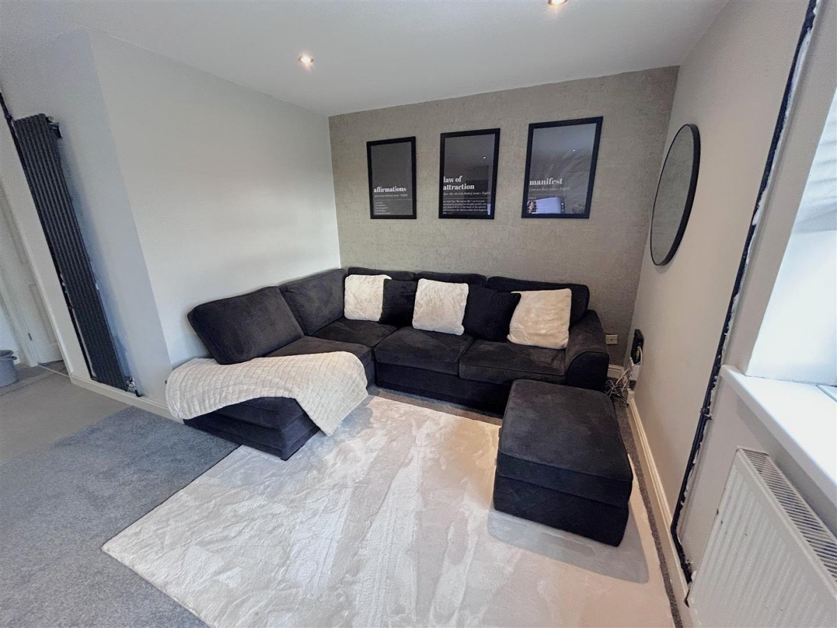 Brierley Hill Road, Brierley Hill