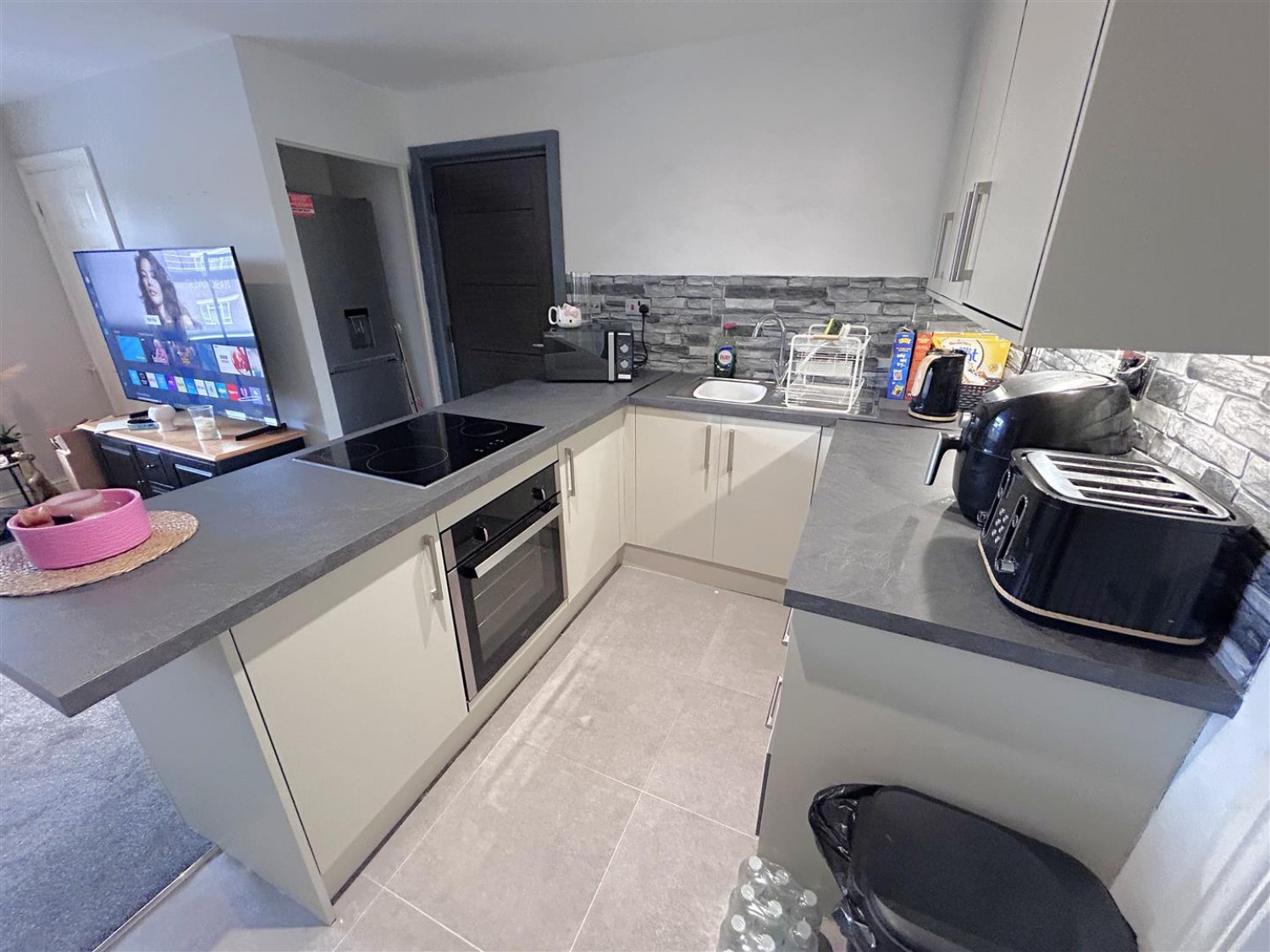 Brierley Hill Road, Brierley Hill