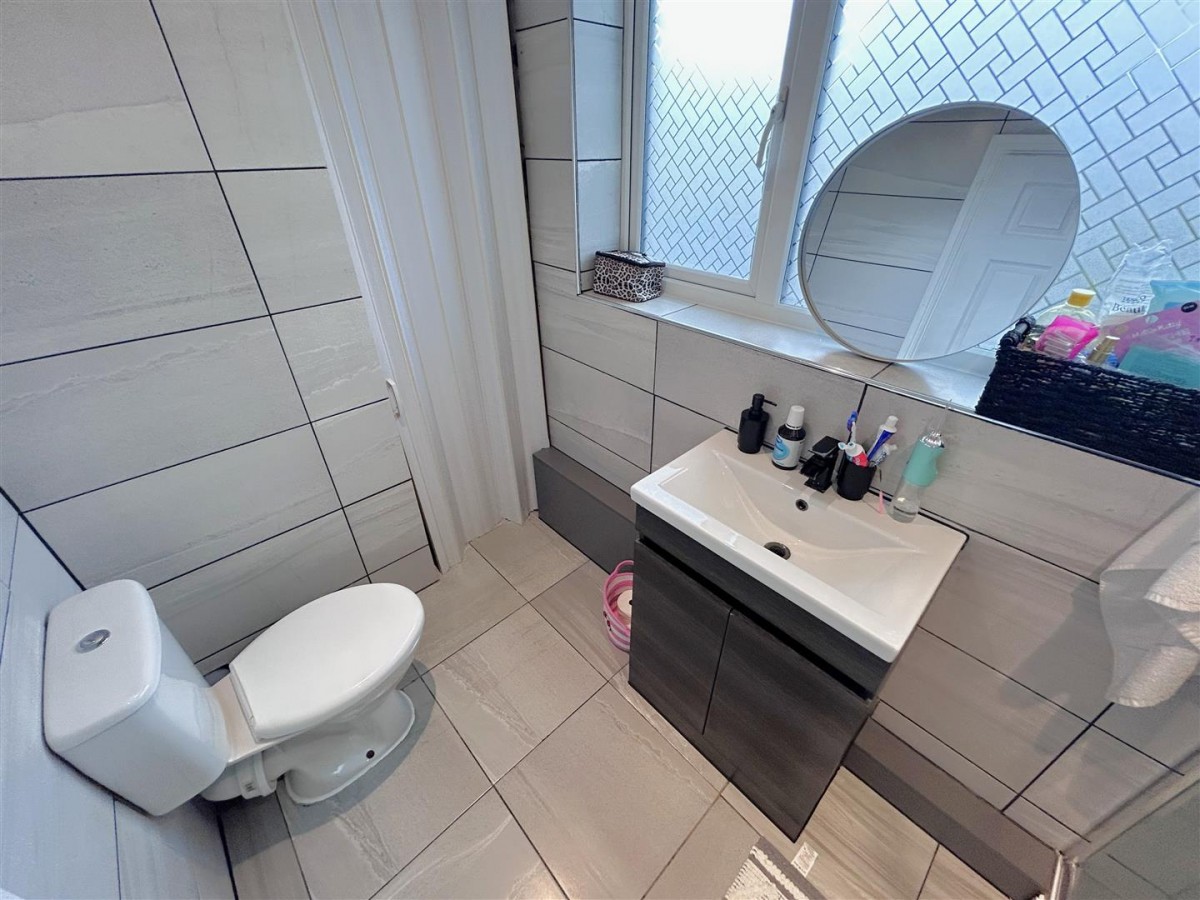 Brierley Hill Road, Brierley Hill