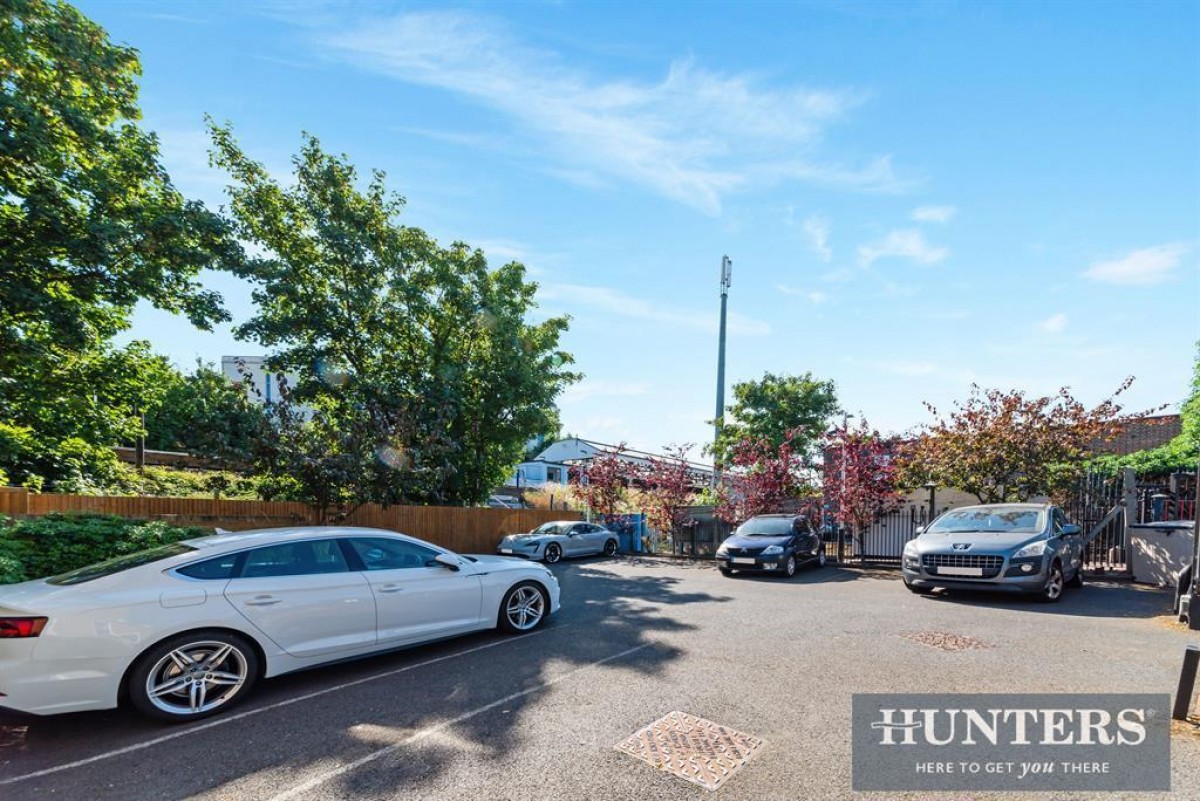 London Road, Morden, SM4 5PT