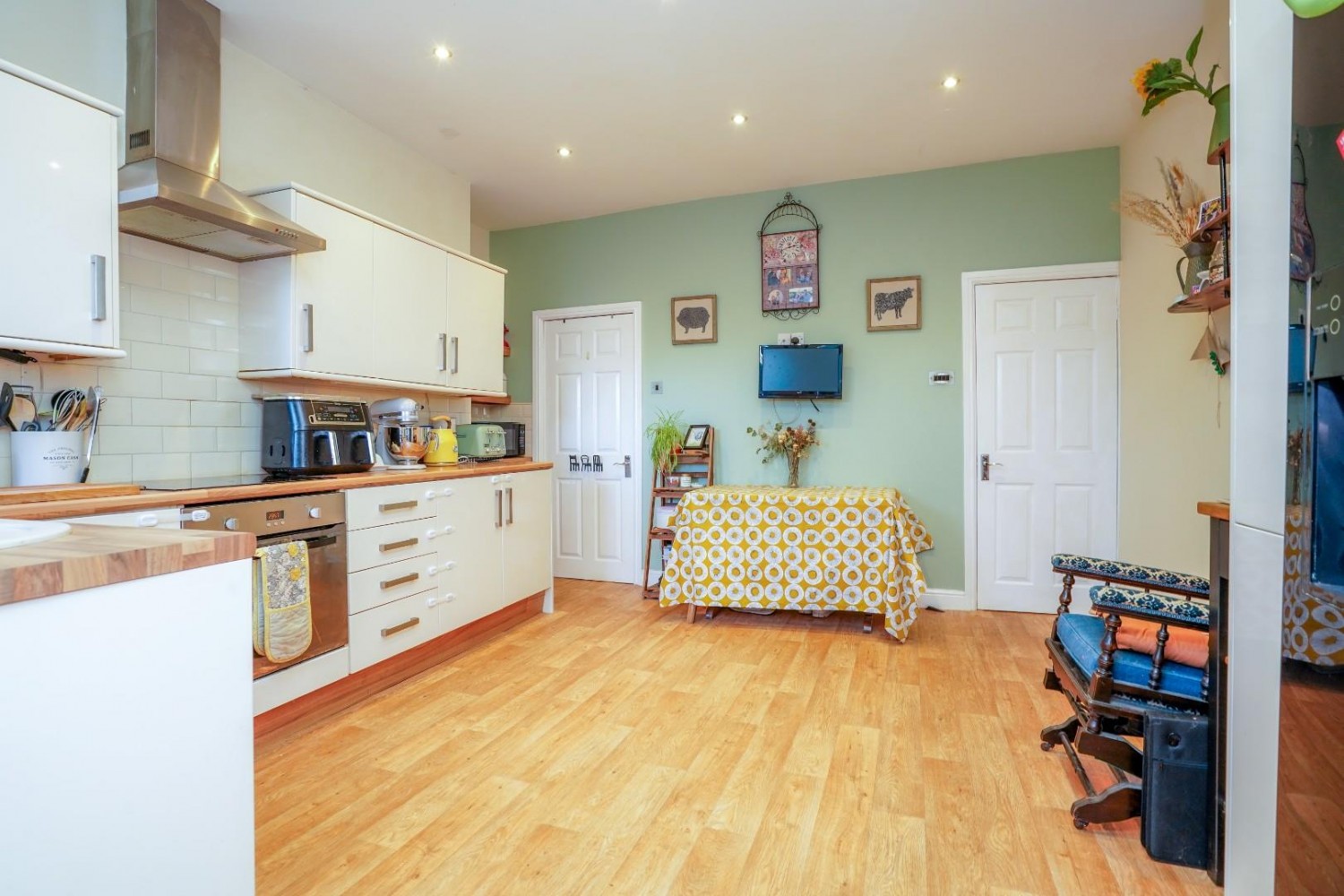 Lower Oxford Street, Castleford