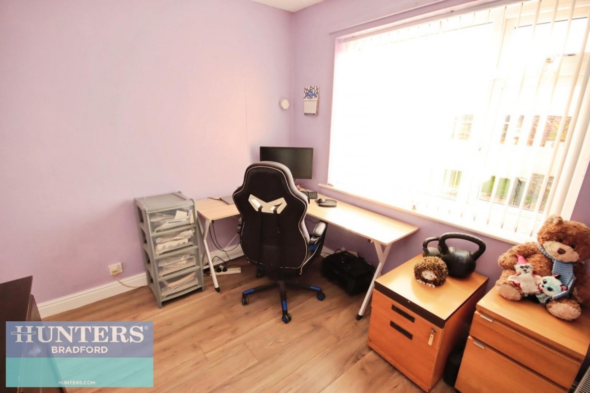 Glendale Drive Bradford, West Yorkshire, BD6 2LS