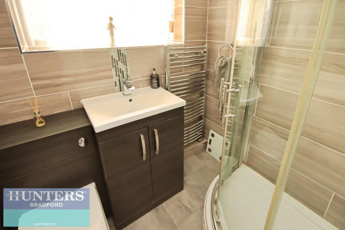 Glendale Drive Bradford, West Yorkshire, BD6 2LS