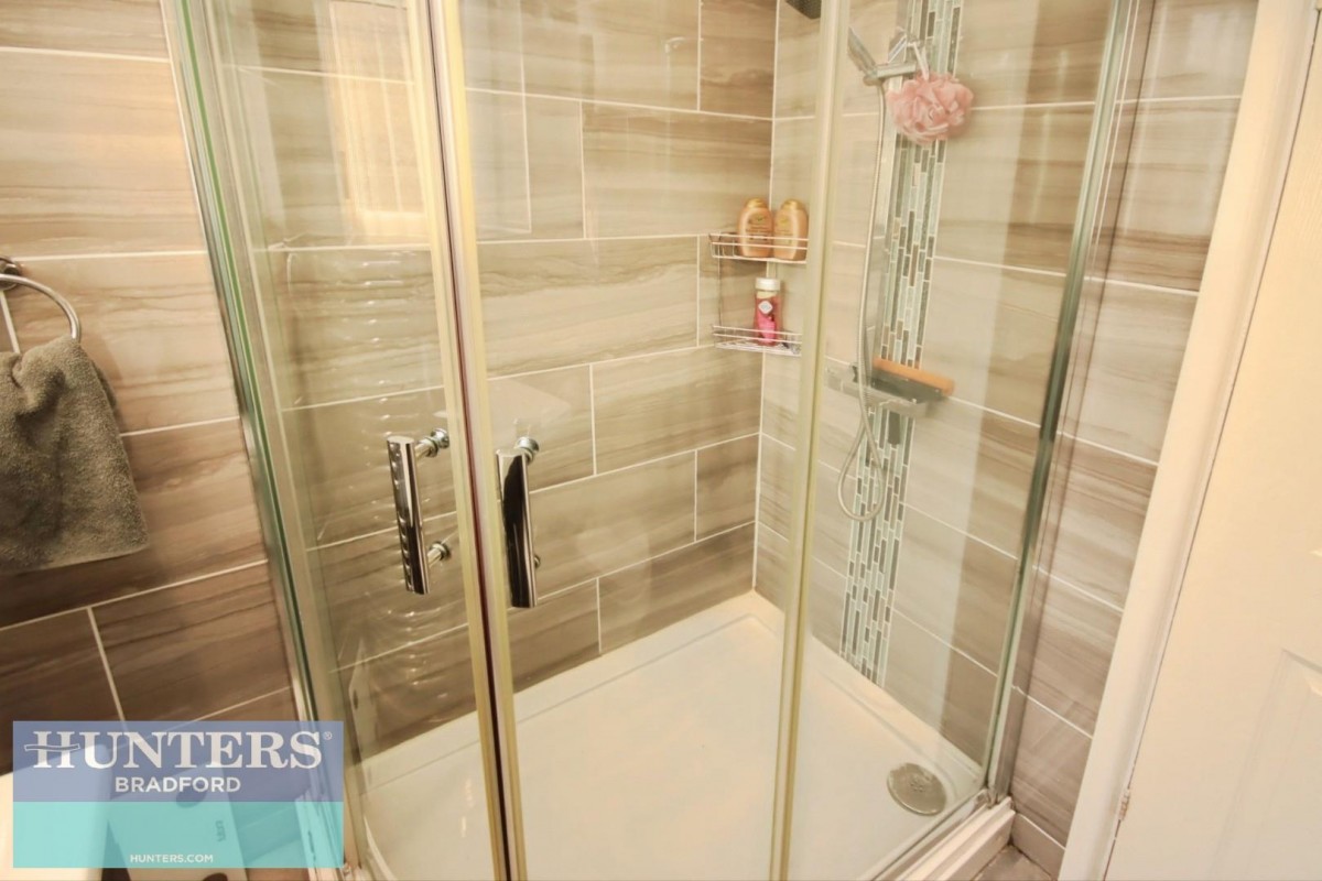 Glendale Drive Bradford, West Yorkshire, BD6 2LS