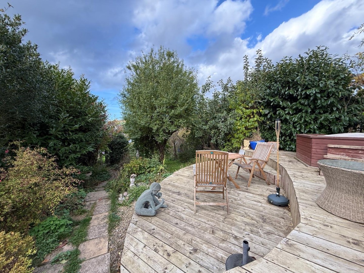 Middle Leazes, Stroud