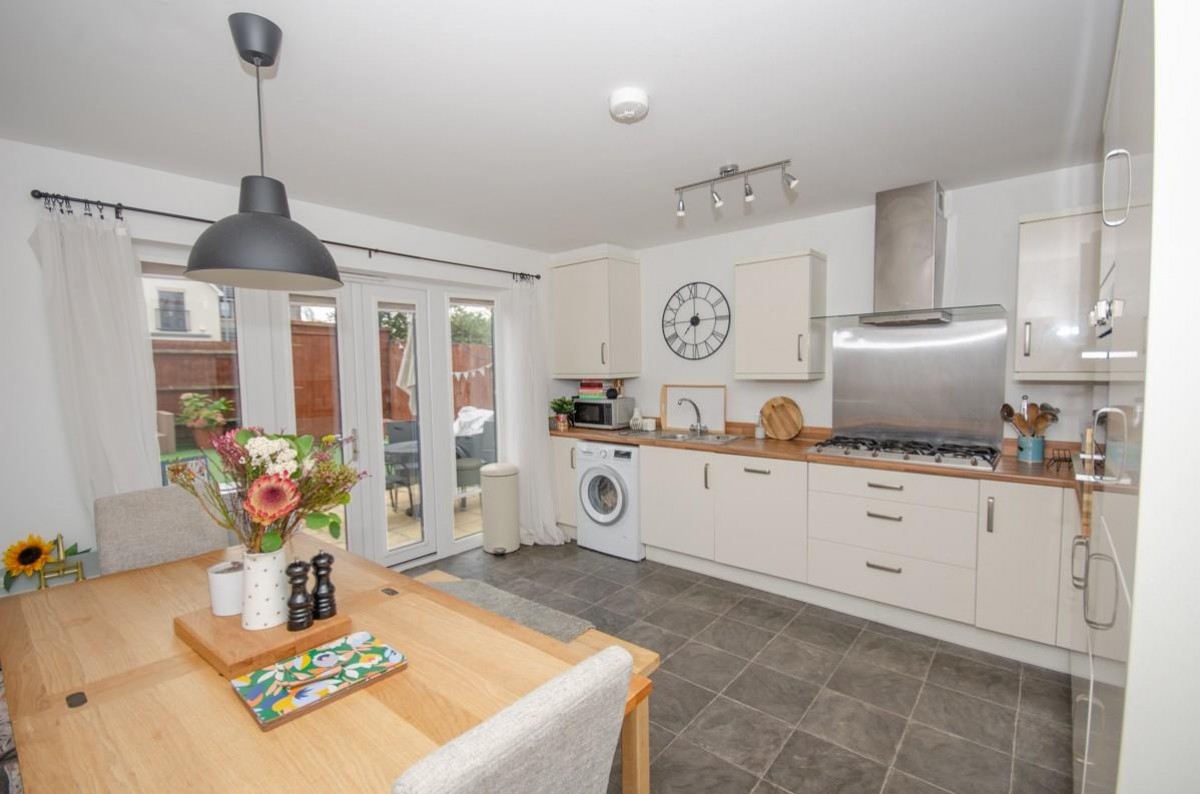 Oak Tree Close, Mangotsfield, Bristol, BS16 9AJ