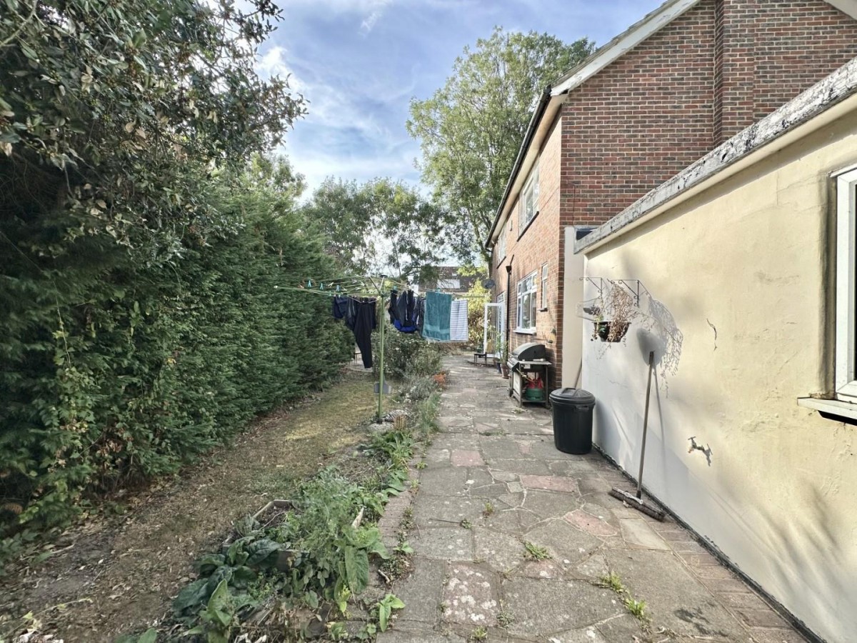 Hitherbroom Road, Hayes, UB3 3AE