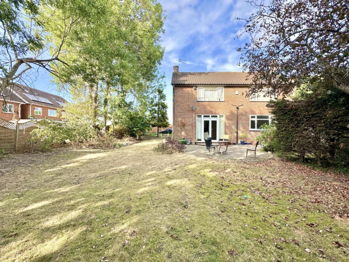 Hitherbroom Road, Hayes, UB3 3AE