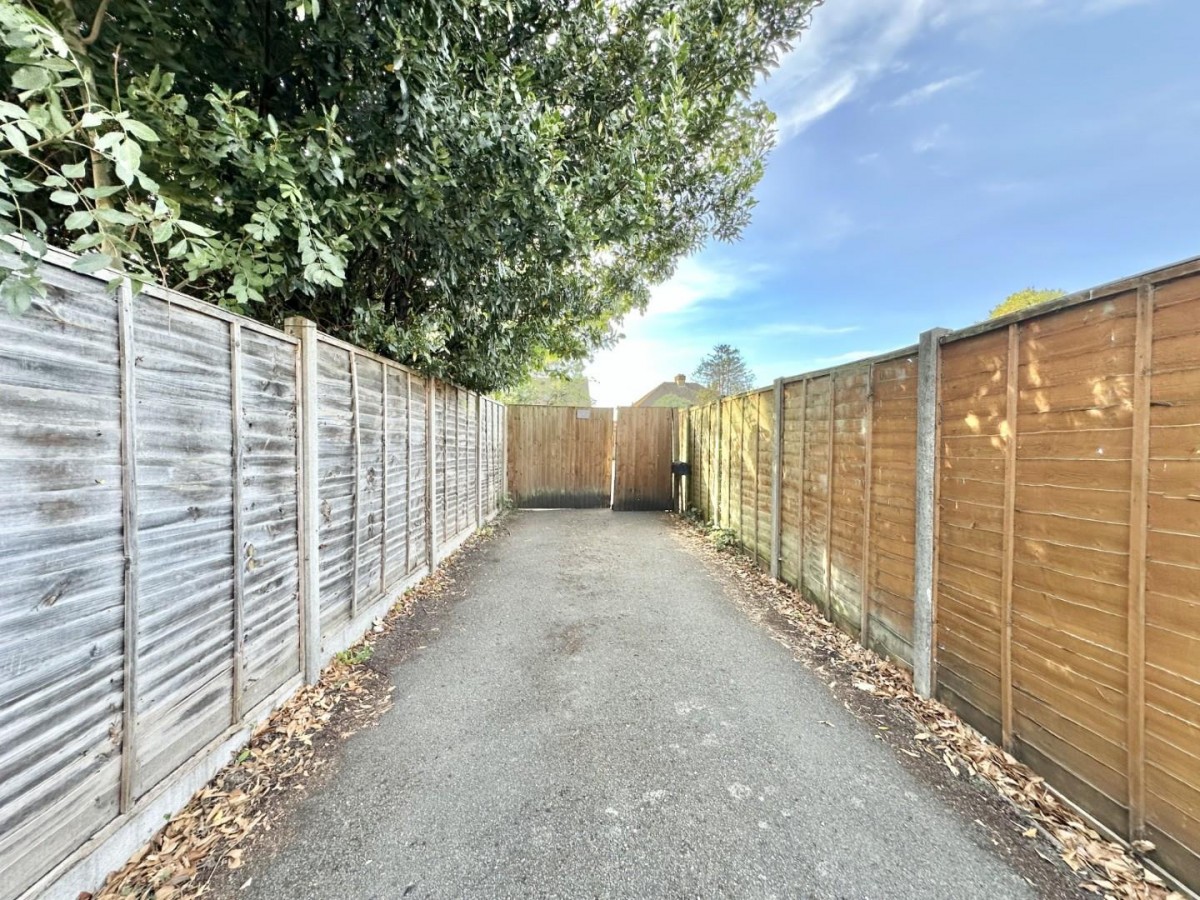 Hitherbroom Road, Hayes, UB3 3AE