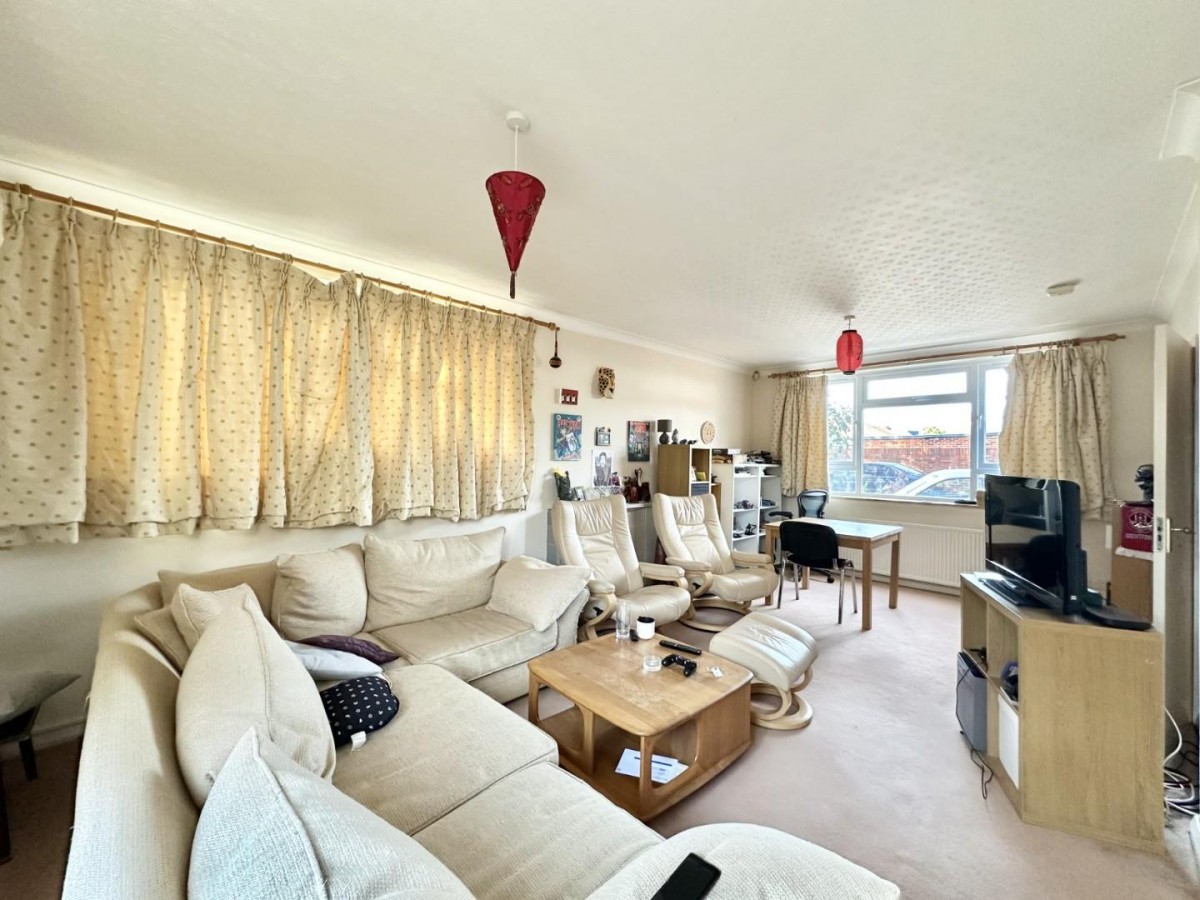 Hitherbroom Road, Hayes, UB3 3AE