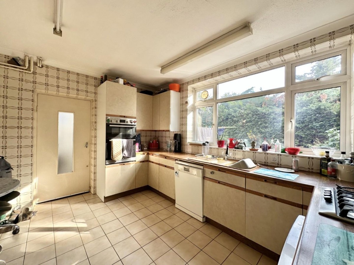 Hitherbroom Road, Hayes, UB3 3AE