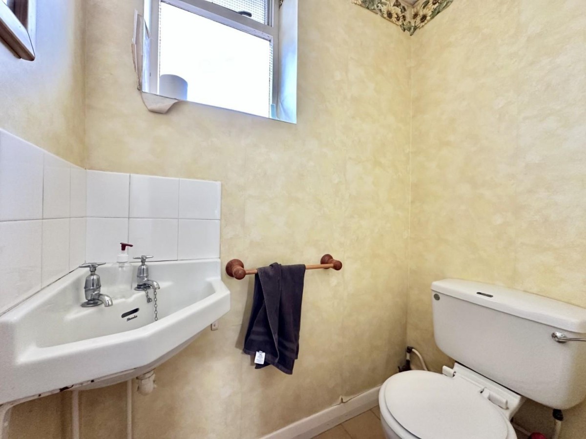 Hitherbroom Road, Hayes, UB3 3AE