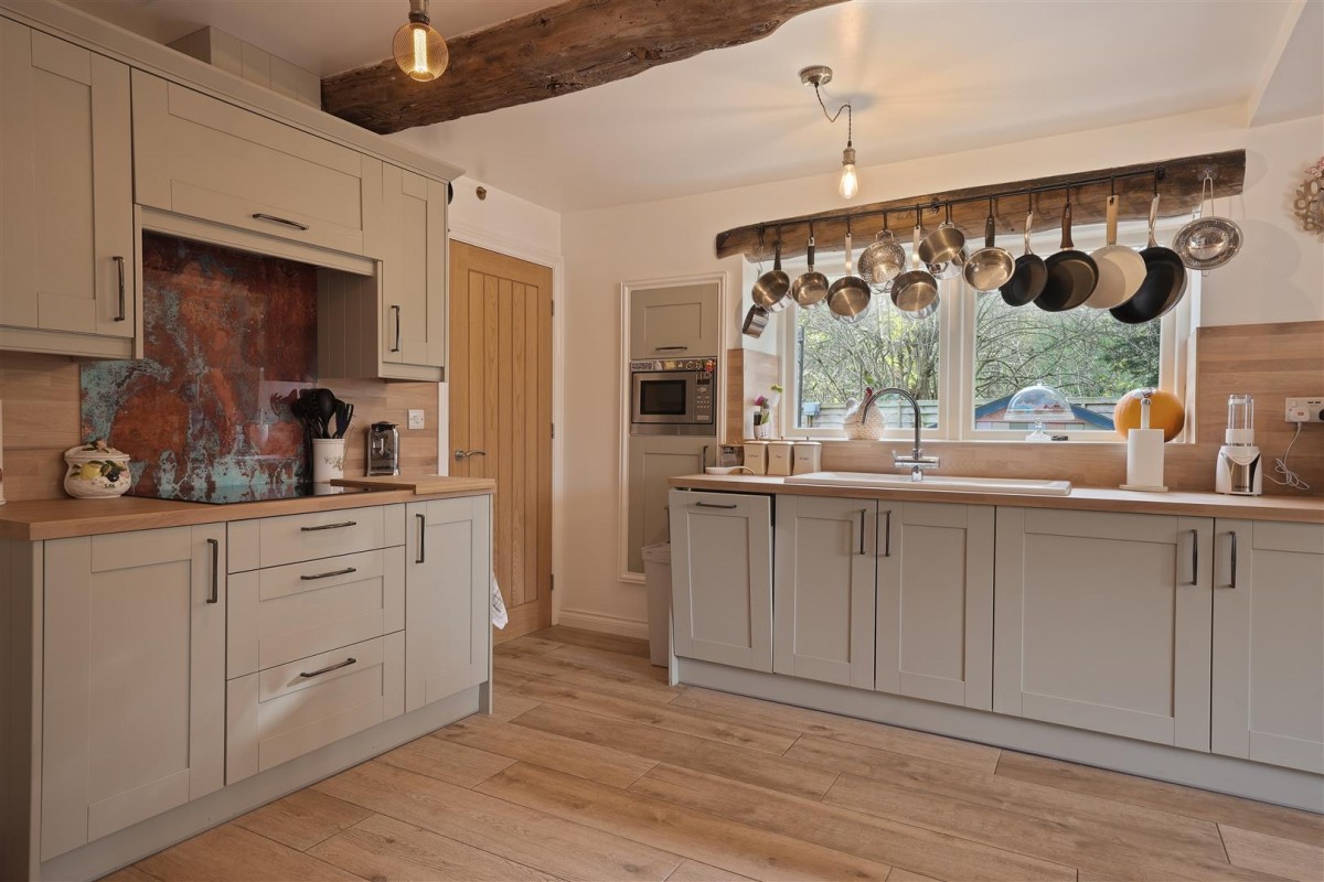 Nether Birchitt Farm Cottage, Sheffield Road Dronfield, S18 2GD