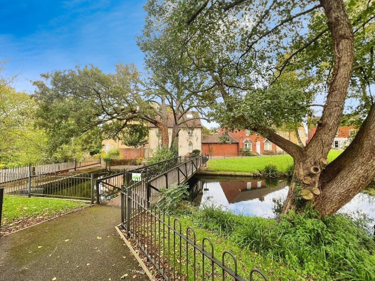 Castle Stream Court, Dursley