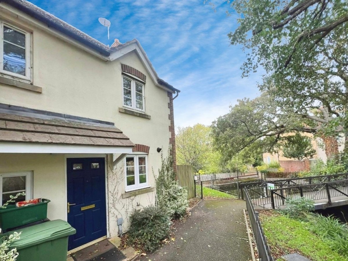 Castle Stream Court, Dursley