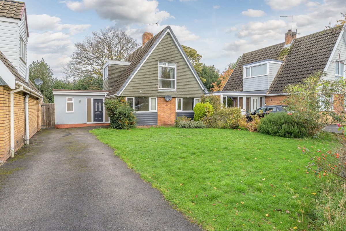 Round Hill Avenue, Pedmore, Stourbridge, DY9 0RG