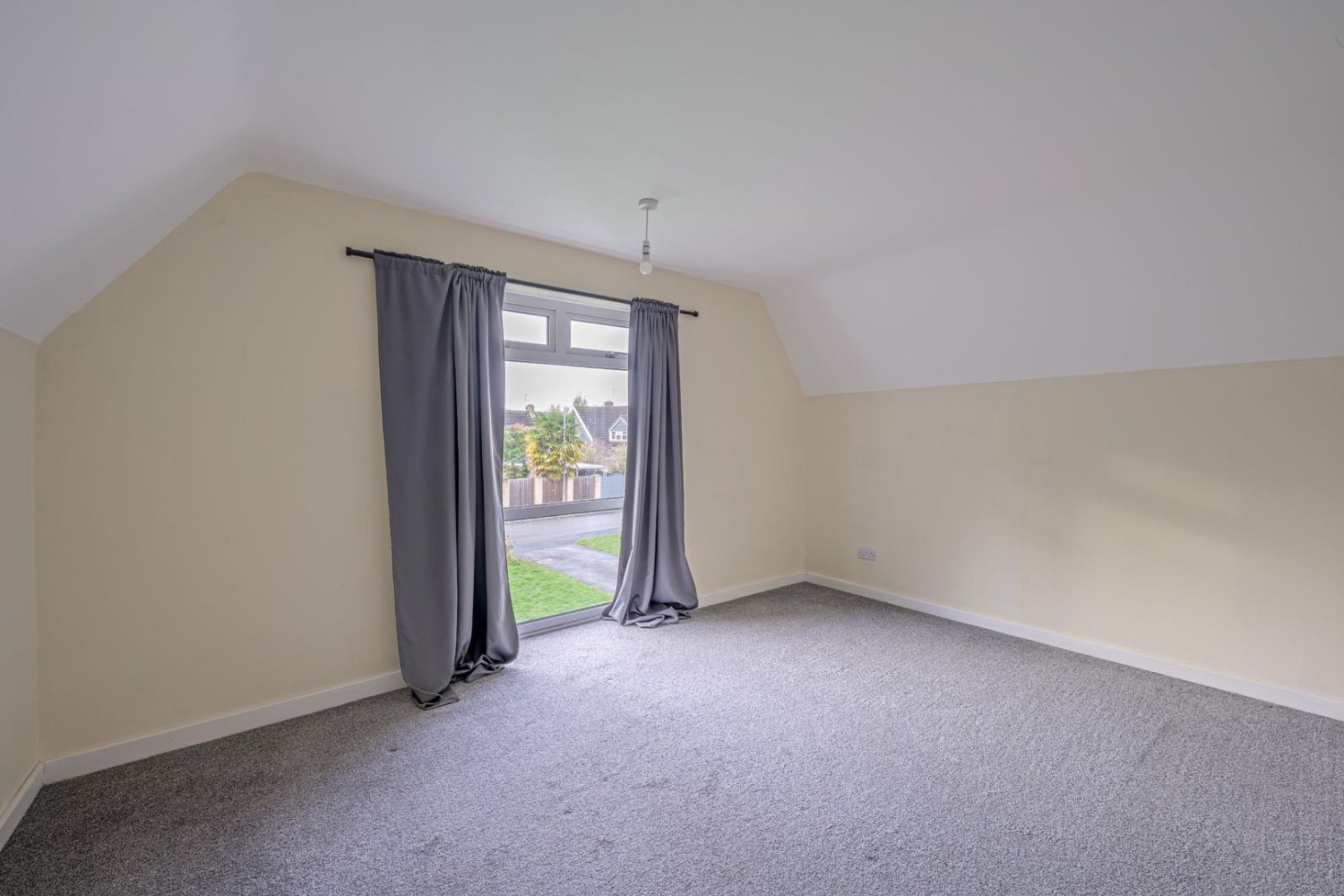 Round Hill Avenue, Pedmore, Stourbridge, DY9 0RG