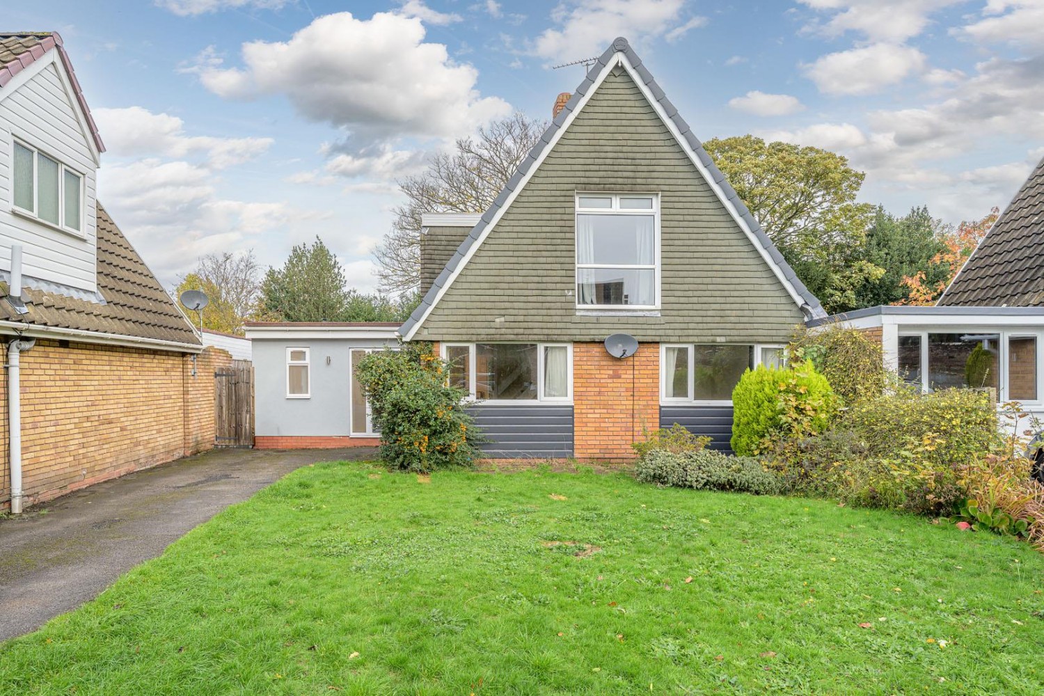 Round Hill Avenue, Pedmore, Stourbridge, DY9 0RG