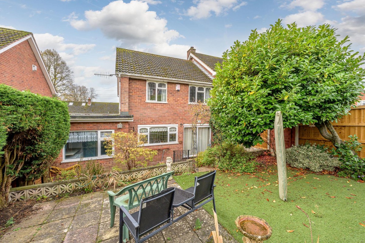 Stapleford Grove, Stourbridge, DY8 5RD