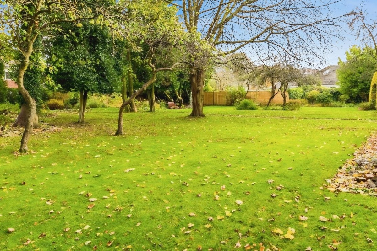 Thorniehurst, Galloway Lane , LS28