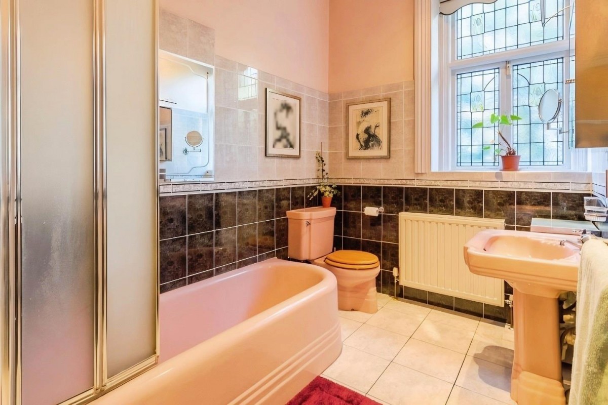 Thorniehurst, Galloway Lane , LS28