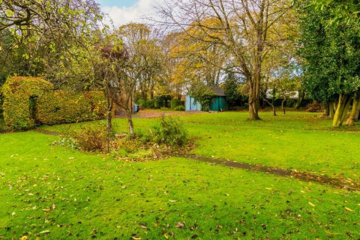 Thorniehurst, Galloway Lane , LS28