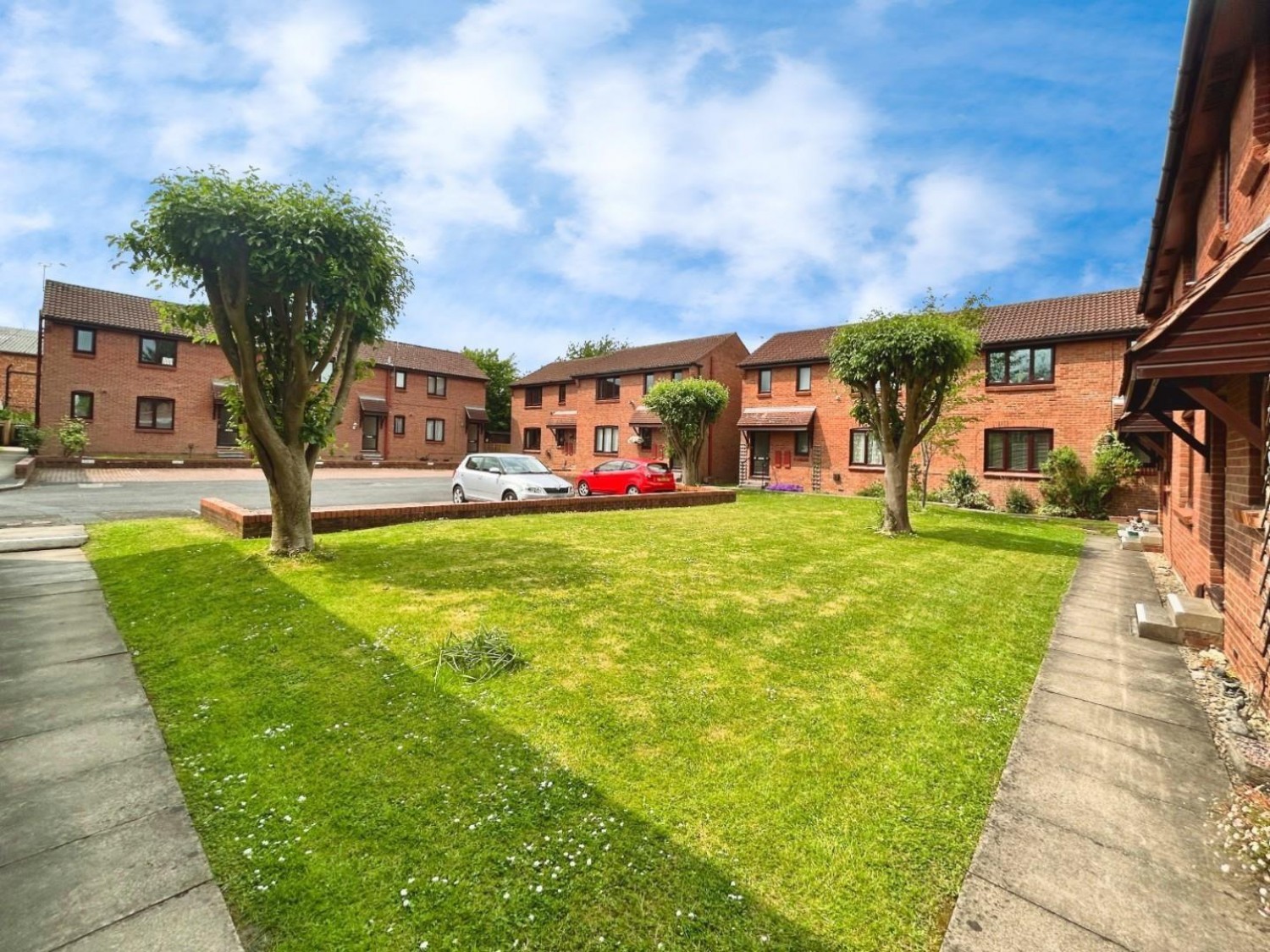 1 bedroom Flat for sale in Birchwood Mews, Harrogate, North Yorkshire