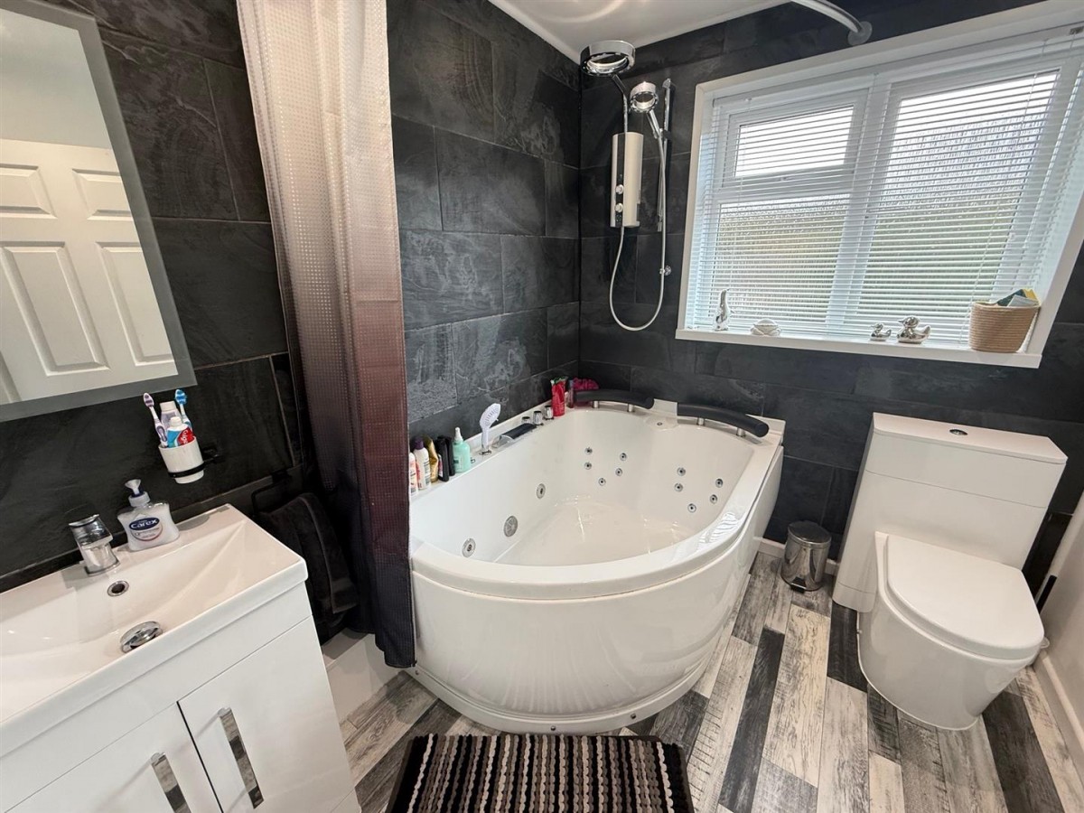 Stourbridge Road, Halesowen, B63 3QU